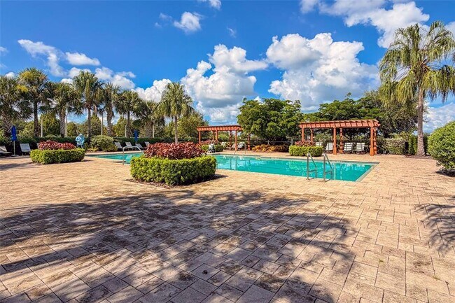 Building Photo - 7222 Paradiso Dr