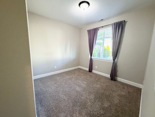 Building Photo - Beautiful 5 Bedroom with Den/Office and Large Bonus Room in Bethany Ridge!!!
