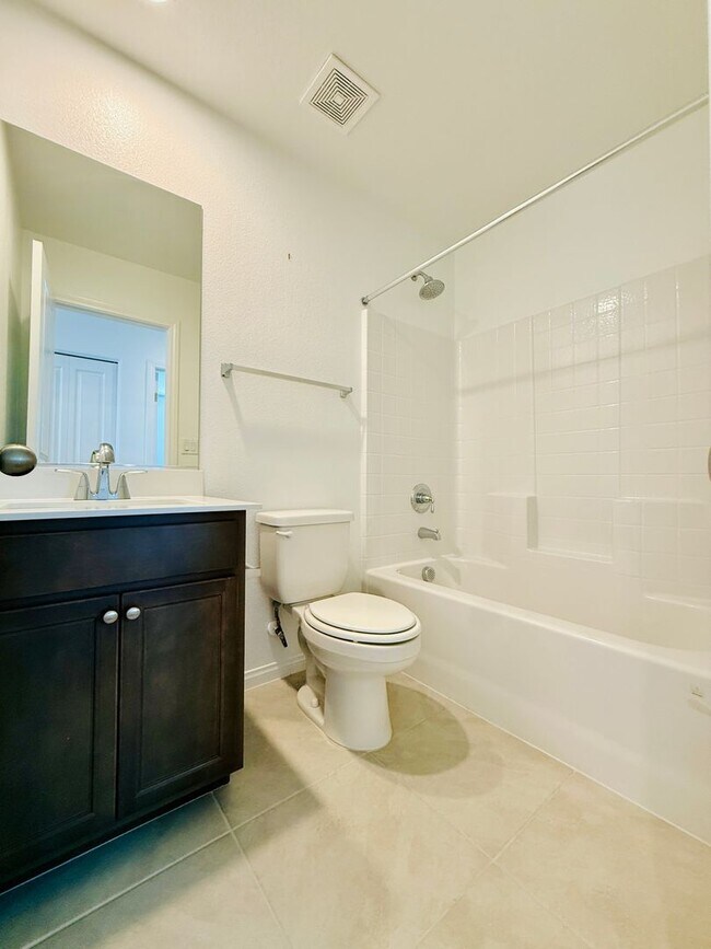 Building Photo - Stunning Home in the Desirable Cadence Community!