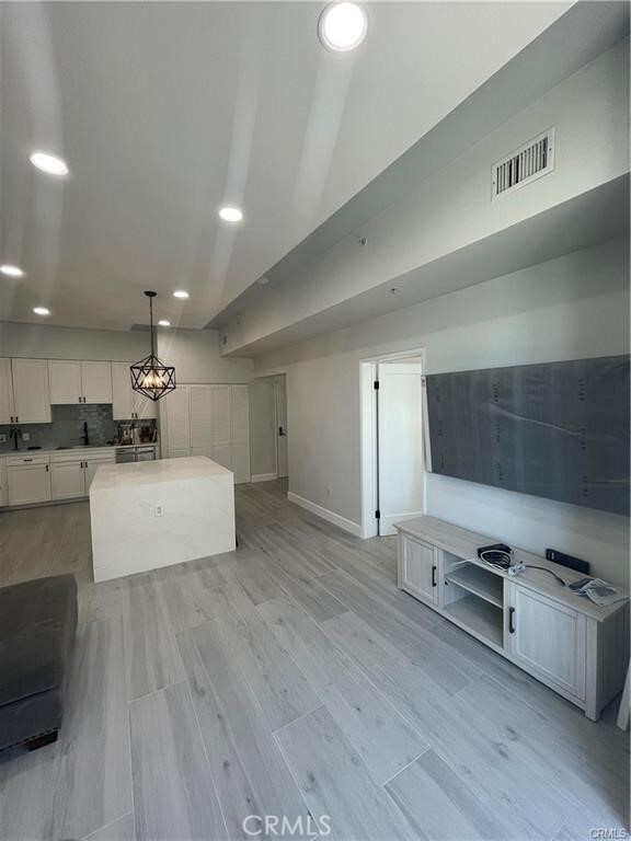 Building Photo - 388 E Ocean Blvd