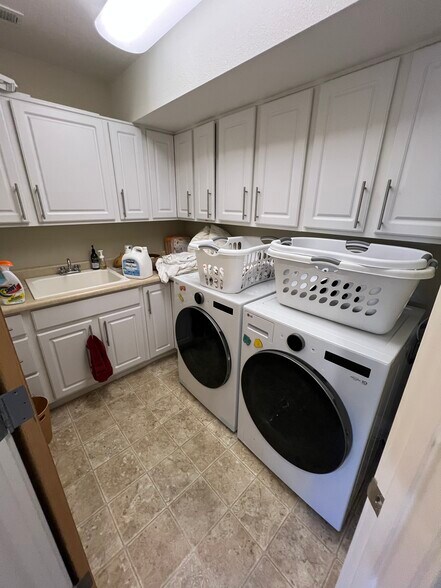 Building Photo - 3267 Ouray St