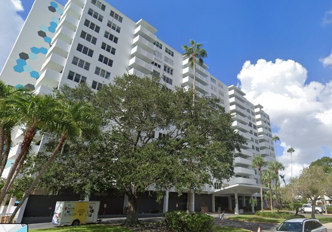 Building Photo - FURNISHED 1 Bed 1 Bath In Amazing Location...