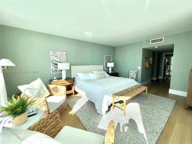 Building Photo - 16400 Collins Ave