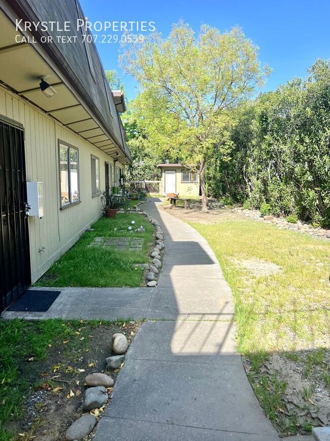 Building Photo - Spacious lower, level Fairfield apartment ...