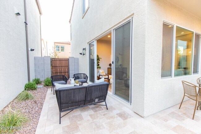 Building Photo - 3717 E Flower St