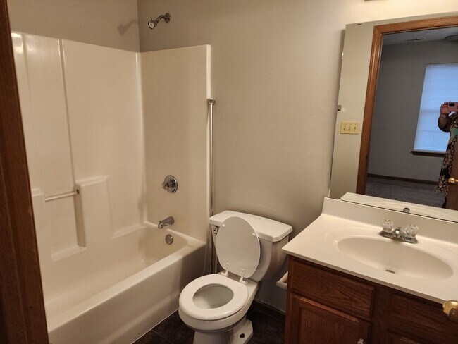 Building Photo - 3-Bedroom, 2-Bathroom Home with 2-Car Atta...