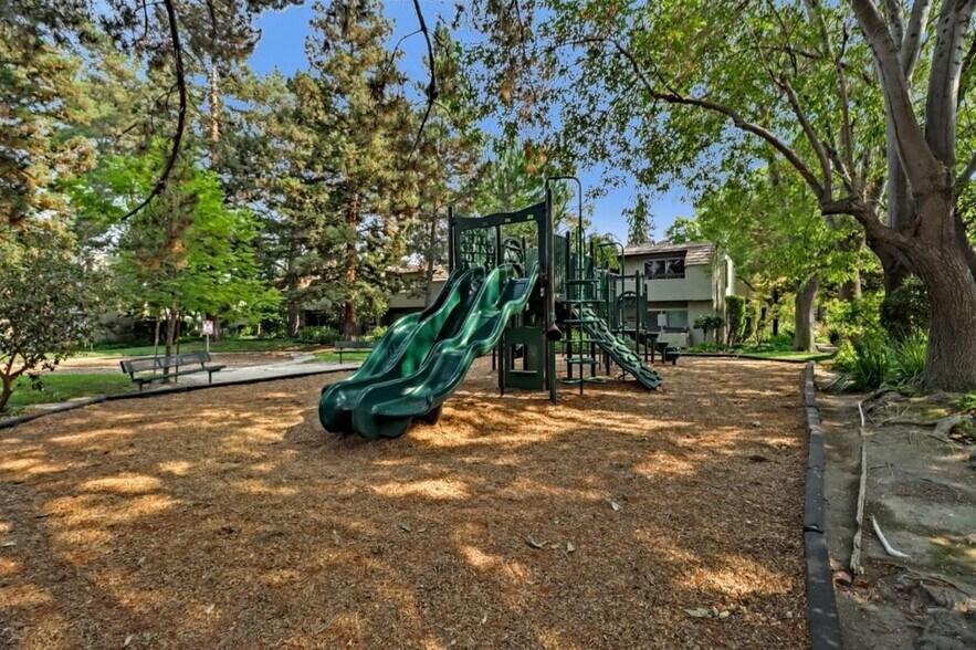 Building Photo - 307 Tradewinds Dr