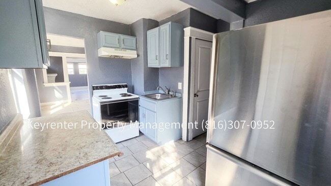 Building Photo - 2 Bed 1 Bath ready to rent!