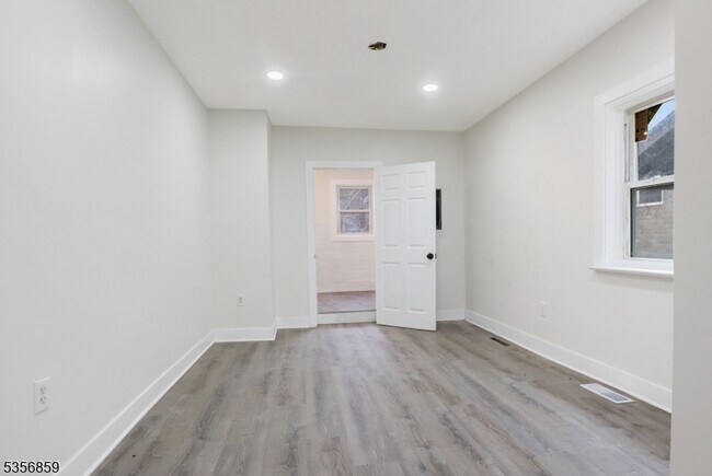 Building Photo - 377 S Main St