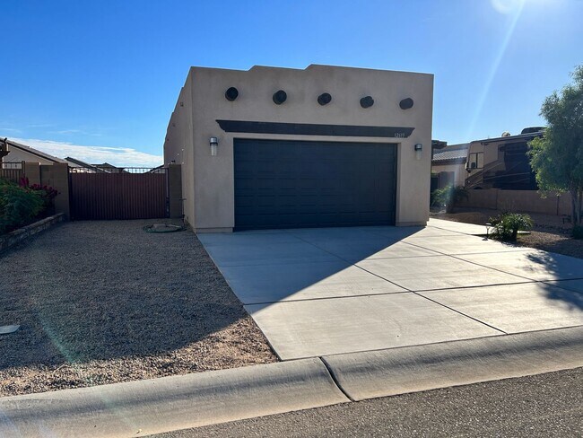 Building Photo - Beautiful Southwestern-Style Home in El Rancho Encantado
