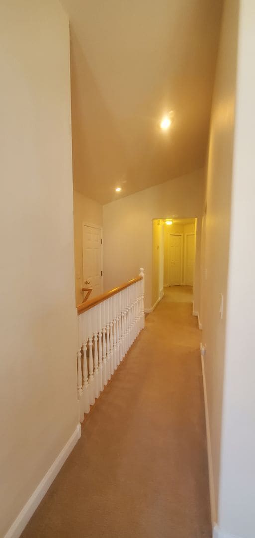 Building Photo - Large 5 bedroom 3 bathroom home!