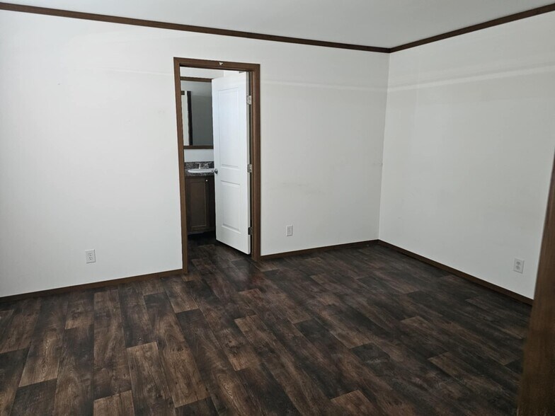 Building Photo - 36 Meggan Dr