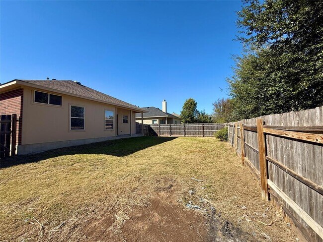 Building Photo - 702 Estancia Way