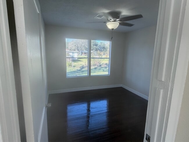 Building Photo - 340 Meadow Dr