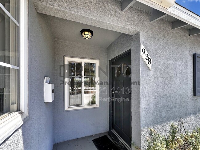 Building Photo - 938 W Berkeley Ct