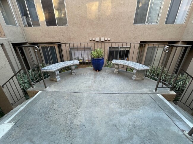 Building Photo - Located in the charming city of San Marcos This 2 bedroom 2 bathroom available on June
