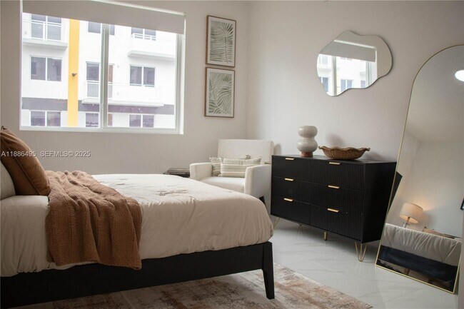 Building Photo - 1453 W 29th St