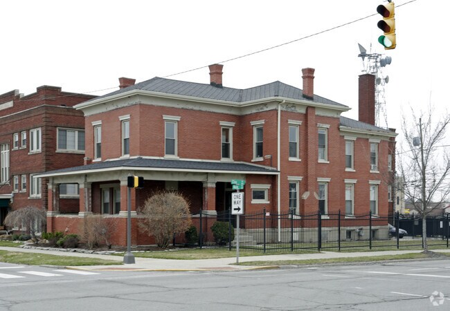 Building Photo - 439 E Wayne St