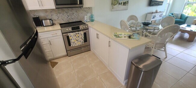 Building Photo - 605 Sombrero Beach Rd