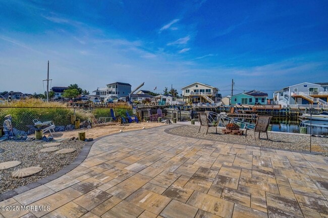 Building Photo - 28 S Los Angeles Dr