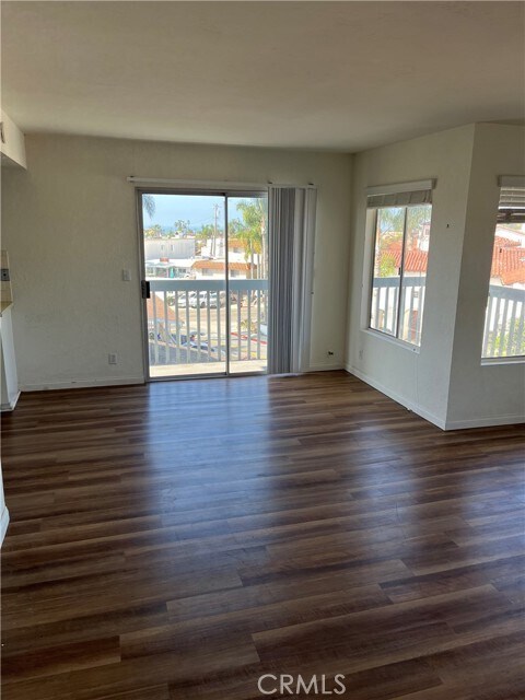 Building Photo - 402 S Ola Vista