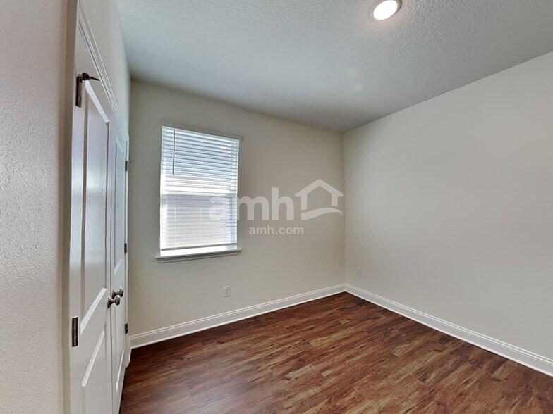 Building Photo - 33 Elcano Ln