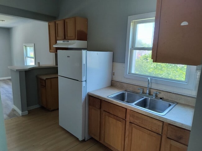 Building Photo - 2 Bed 1 Bath Home only $850 month