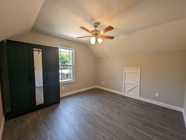 Building Photo - 1 Bedroom • 1 Bath Duplex on 23rd Street!