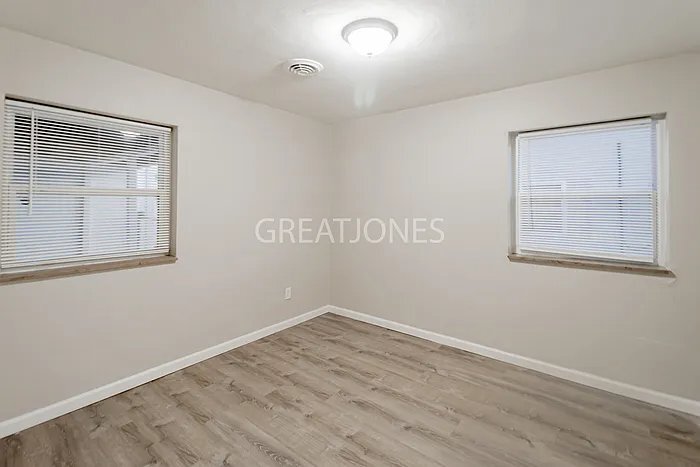 Building Photo - 4 St George Ct