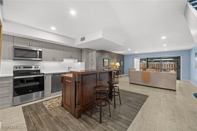 Building Photo - 833 Meadowland Dr
