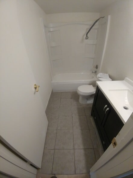 Building Photo - 35 N May St