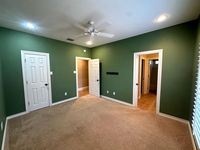 Building Photo - 401 Springwood Ct