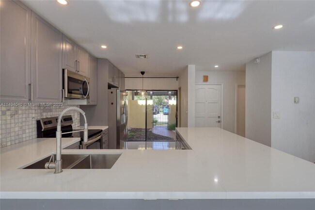 Primary Photo - 3306 Torremolinos Ave