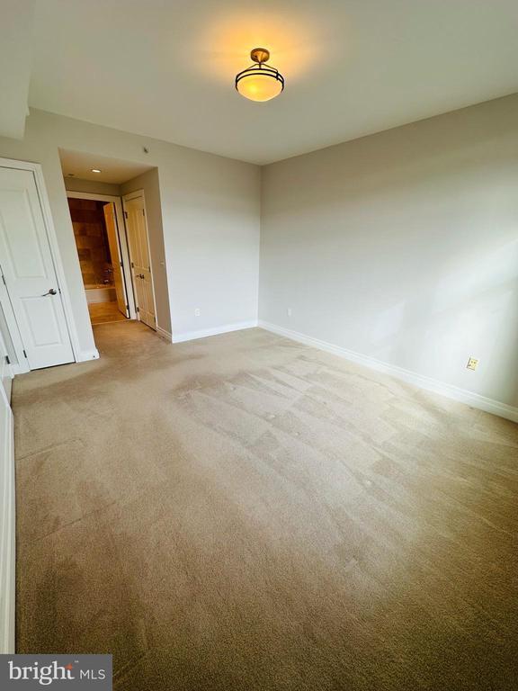 Building Photo - 8220 Crestwood Heights Dr