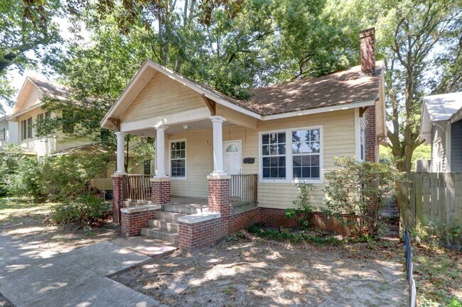 Building Photo - Single family house - within walking dista...