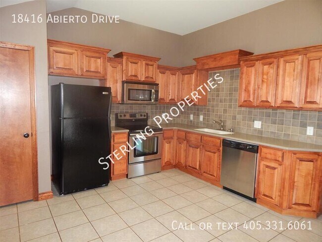 Building Photo - 18416 Abierto Dr