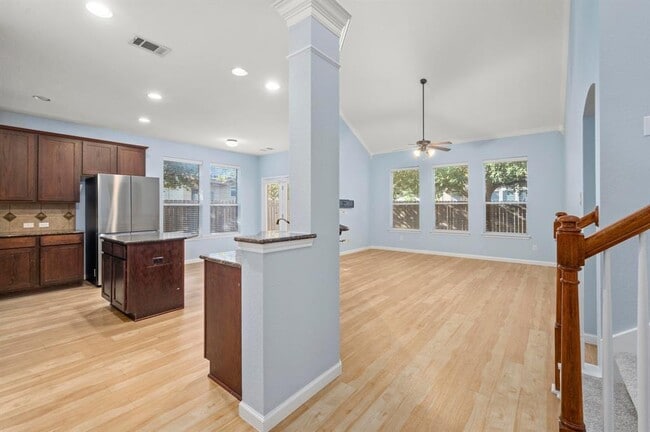 Building Photo - 1421 Gorham St