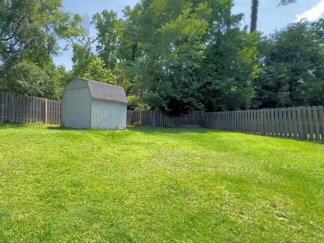 Building Photo - 304 Farmington Dr