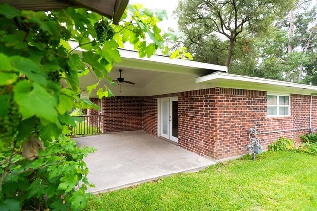 Building Photo - 12015 Cottonwood Ln