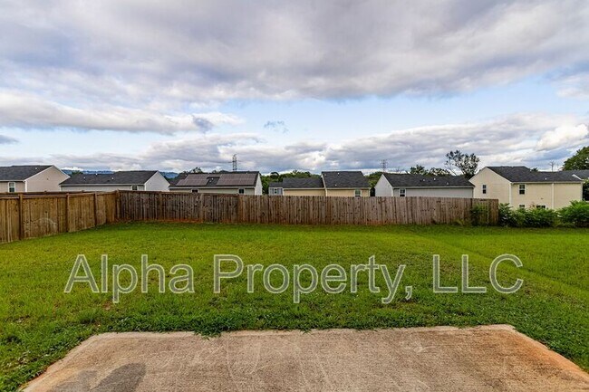 Building Photo - 10 Torrington Dr