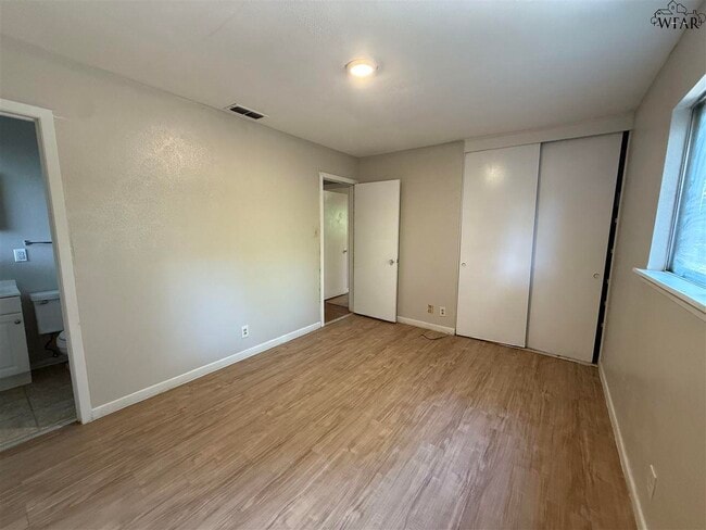 Building Photo - 4609 Meadow Lake Dr