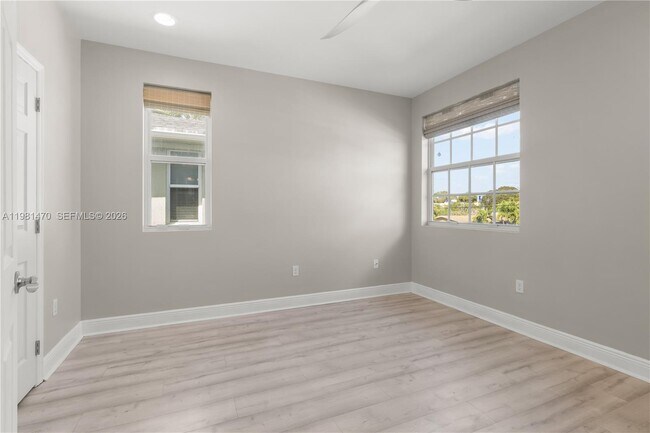 Building Photo - 1139 NE 3rd Ave