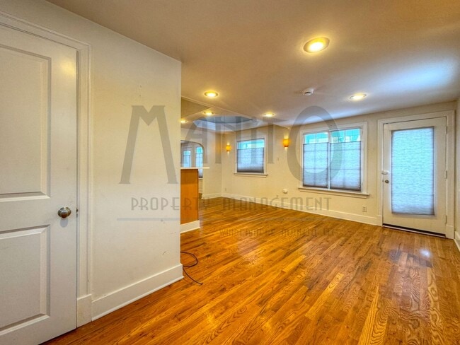 Building Photo - **COMING SOON** Spacious Windmill Studio Unit