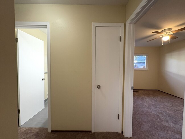 Building Photo - Charming 2-Bedroom Duplex Unit in Redwood City – Prime Location!