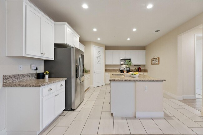 Building Photo - 199 Clover Meadows Cir