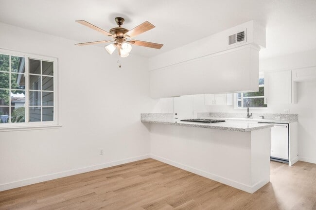 Building Photo - $2,250 Gettysburg & Peach, 3 Bedroom 2 Bat...