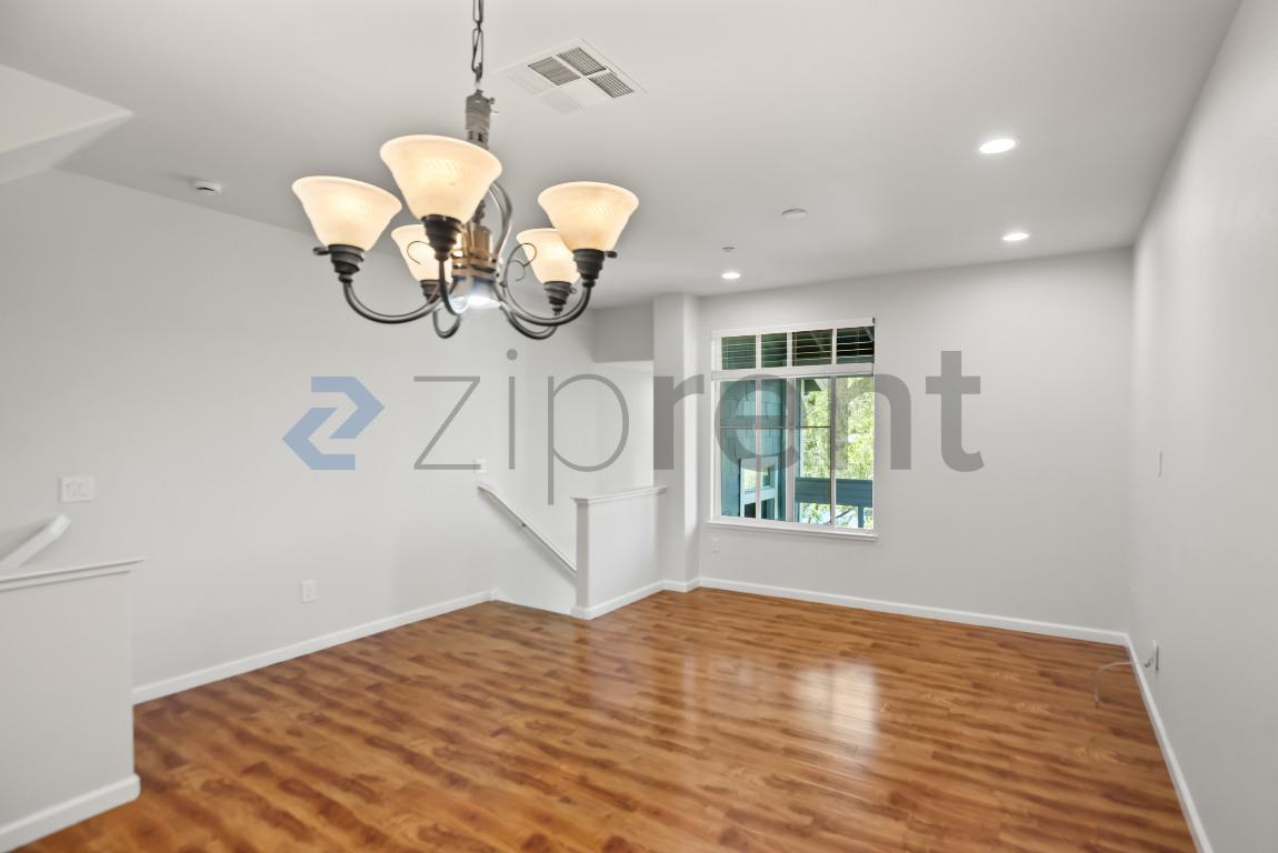 Building Photo - 722 Kingsford Way