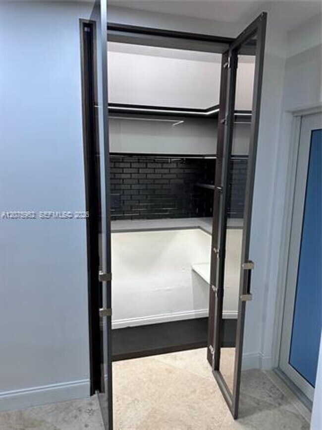 Building Photo - 13105 Ixora Ct