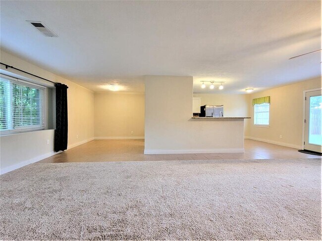 Building Photo - 721 Academy Ln