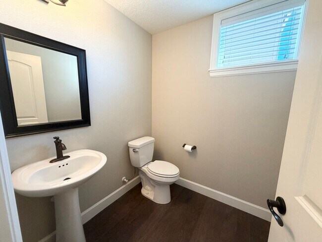 Building Photo - Beautiful 5 Bedroom with Den/Office and Large Bonus Room in Bethany Ridge!!!